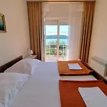 Family Friendly Seaside Barbat, Rab - 22360 Appartement