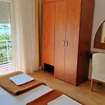 Family Friendly Seaside Barbat, Rab - 22360 Appartement