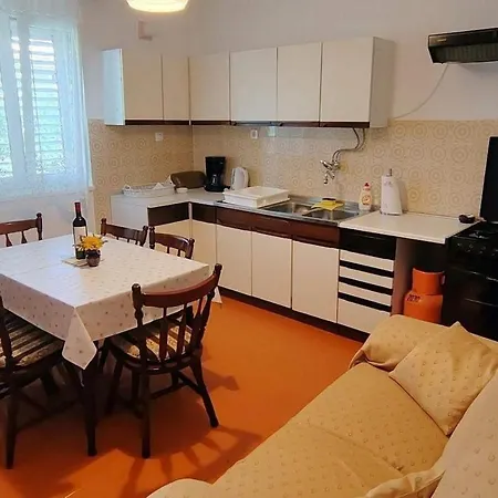 Family Friendly Seaside Barbat, Rab - 22360 Apartament
