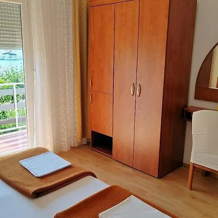 Family Friendly Seaside Barbat, Rab - 22360 公寓